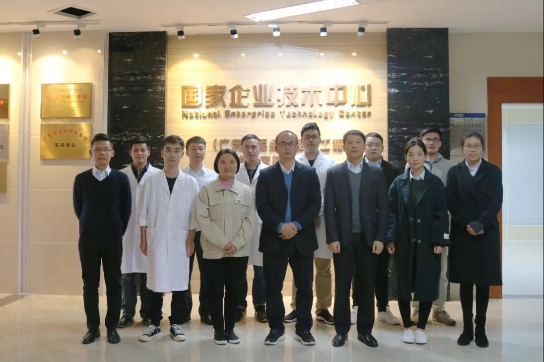 【“五一勞模談”系列報(bào)道之五】硬核勞模助力企業(yè)發(fā)展加速度——記興發(fā)鋁業(yè)副總經(jīng)理兼高級工程師吳錫坤 【“五一勞模談”系列報(bào)道之五】硬核勞模助力企業(yè)發(fā)展加速度——記興發(fā)鋁業(yè)副總經(jīng)理兼高級工程師吳錫坤